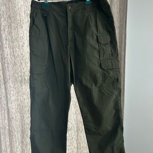 LIKE NEW 5.11 TACTICAL SERIES GREEN RIPSTOP CARGO UTILITY PANTS 38/32